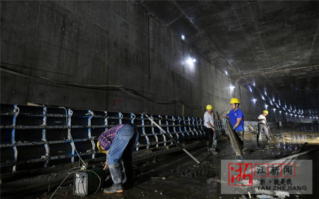 青山湖湖底隧道抓工期赶进度(图3)