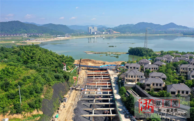 青山湖湖底隧道抓工期赶进度(图1)