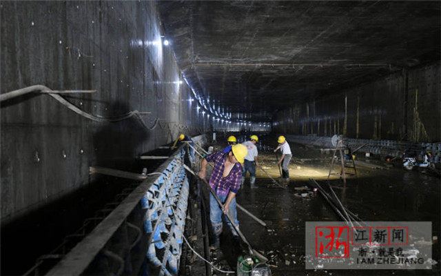 青山湖湖底隧道抓工期赶进度(图4)